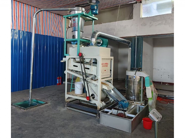 小型面粉機(jī)械加工的過(guò)程中是流水線式的，幾乎不需要人工的參與